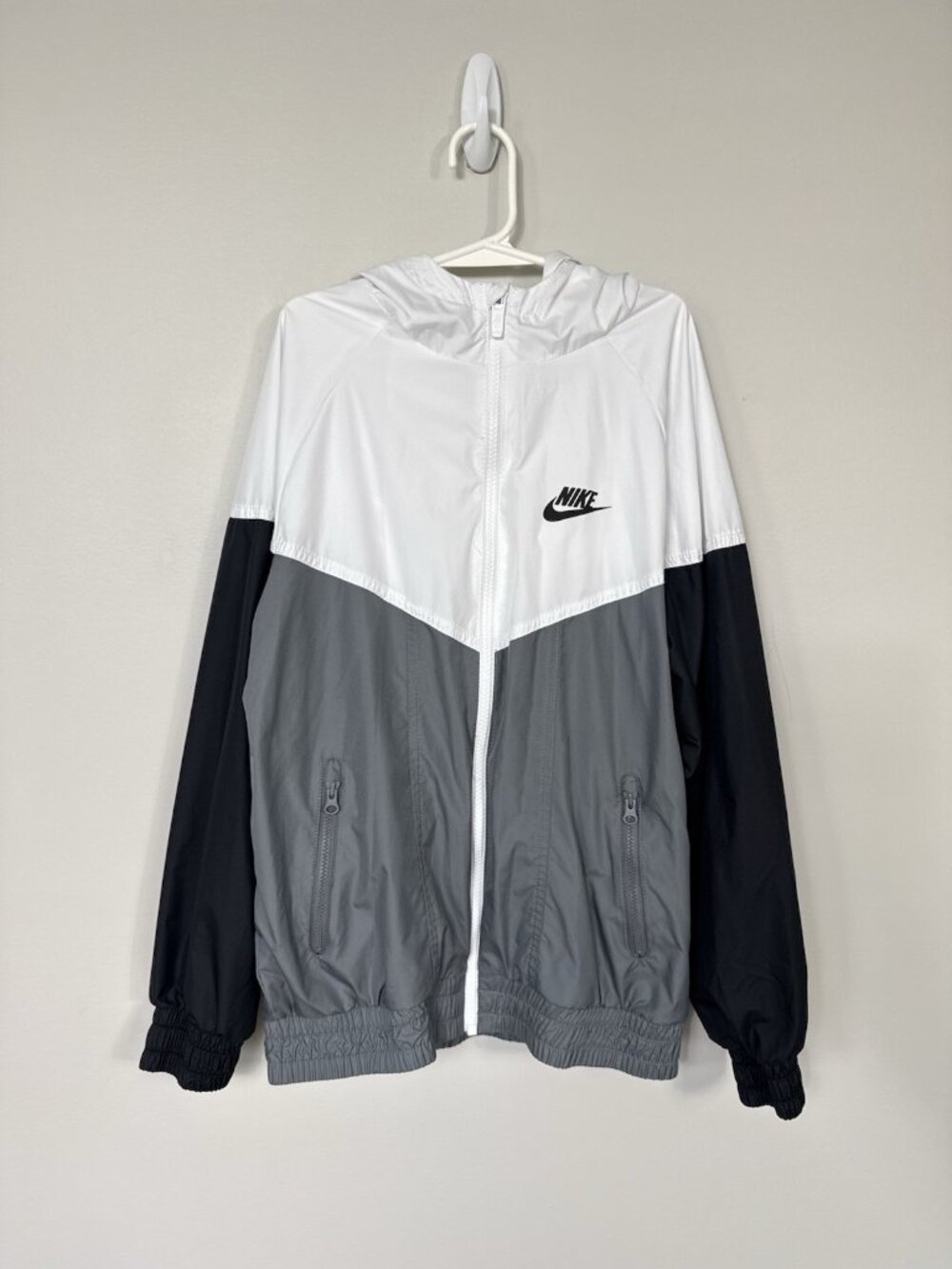 Nike Sportswear Jacket Boys Large Windrunner Windbreaker Gray Black Hooded Zip